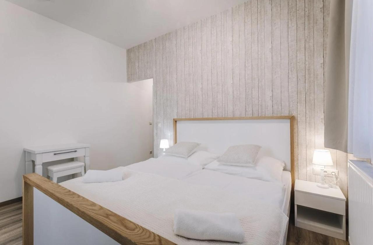 Apartmanhaz Soho Ráb Exteriér fotografie